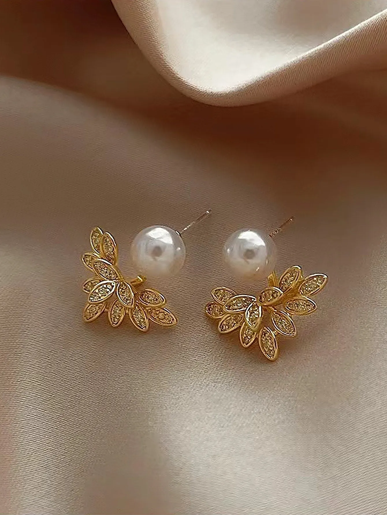 1pair Glamorous Zinc Alloy Flower & Faux Pearl Decor Earring Jackets For Women For Daily Decoration