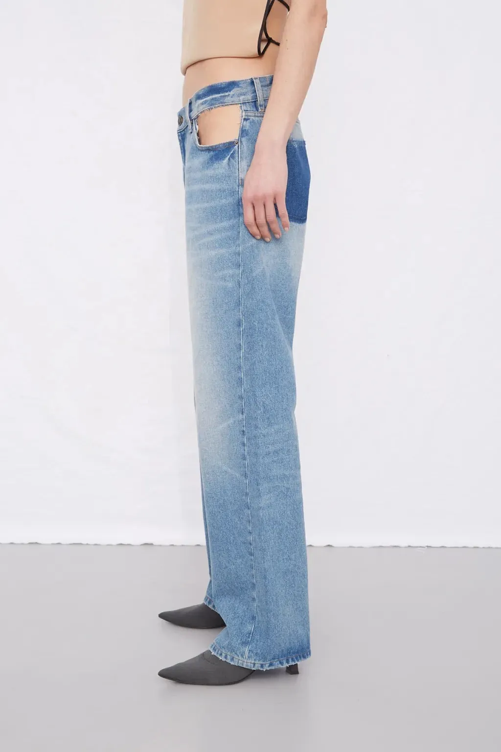 CUT-OUT LOW RISE STRAIGHT-LEG BOYFRIEND JEANS