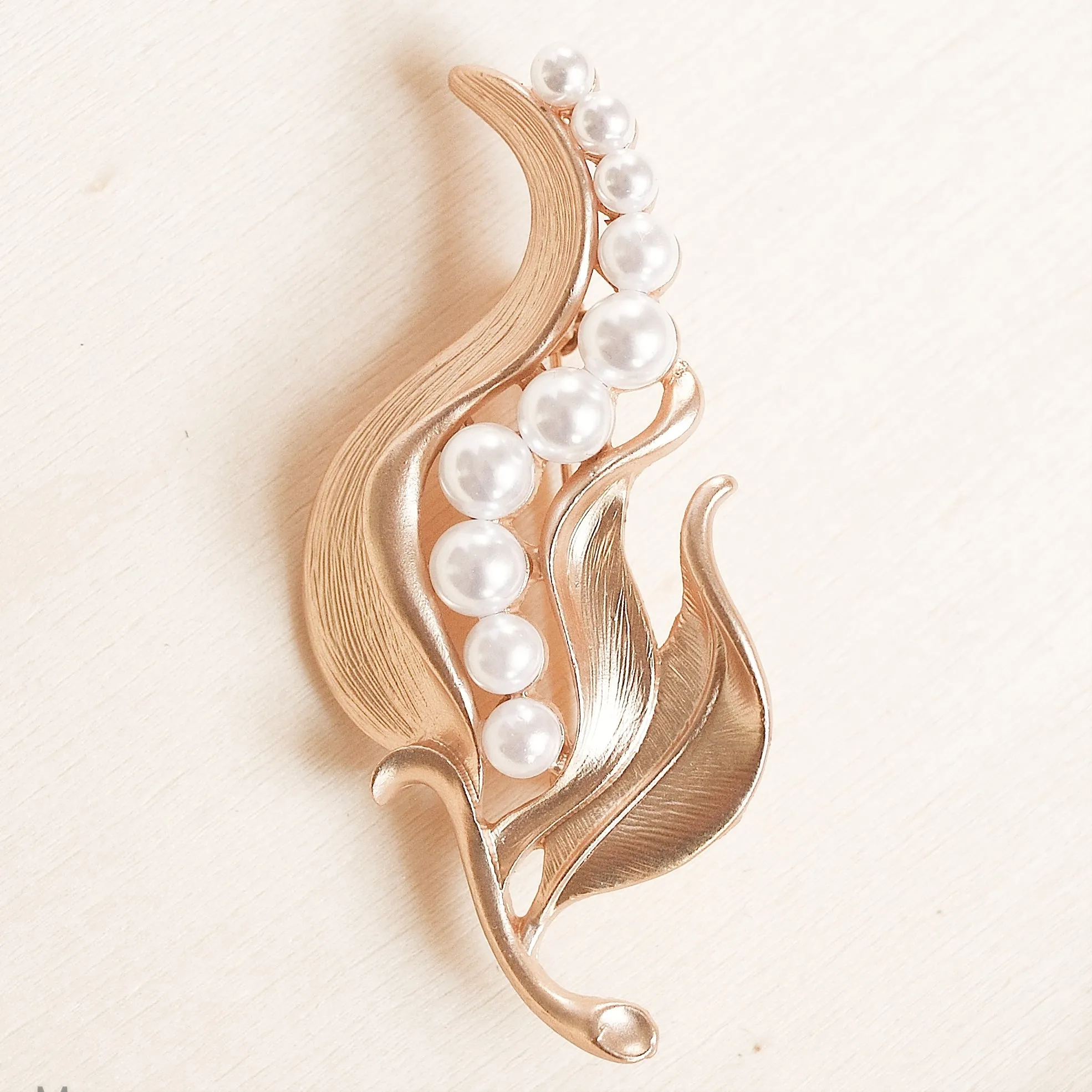 Pearl Brooch Gold Pea