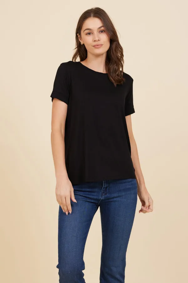 Soft Touch Short Sleeve Pleat Back Crewneck in Noir/Black